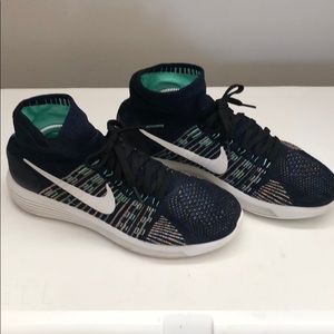 Nike LunarEpic Flyknit Shield Lunarlon